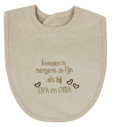 Knoeien fijn bij oma & opa, zand