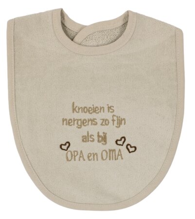 Knoeien fijn bij oma & opa, zand